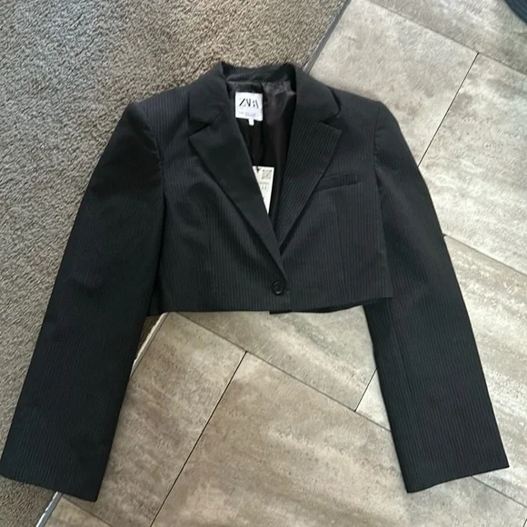 Cropped pin striped blazer - Picture 1 of 6